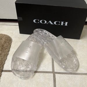 Size 7 coach slides